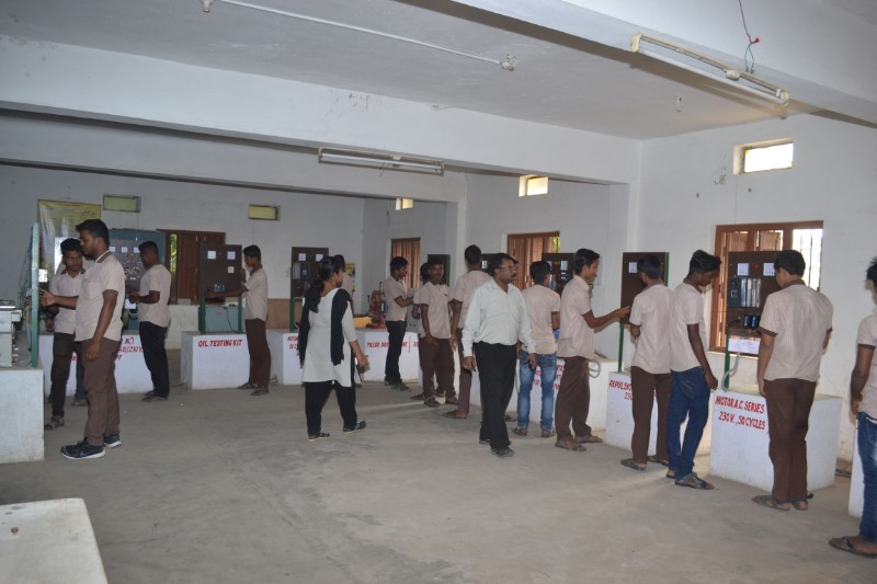 23. ELECTRICIAN LAB.jpg